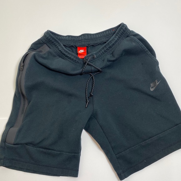 nike tech fleece shorts black